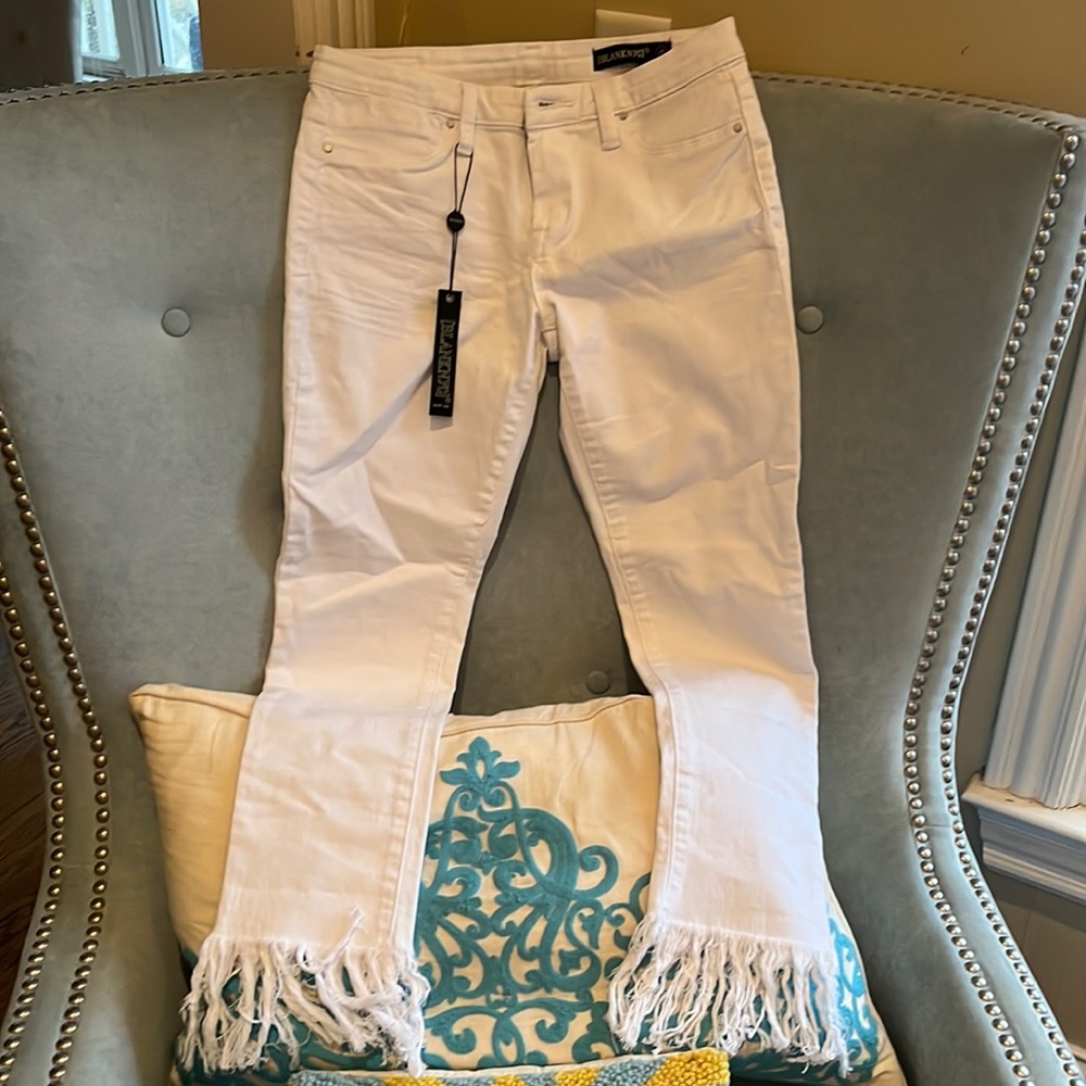 BLANKNYC JEANS/ White with fringe bottom